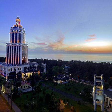 Sheraton Batumi Hotel Εξωτερικό φωτογραφία The tower at sunset