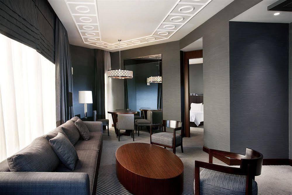 Sheraton Batumi Hotel Εξωτερικό φωτογραφία A suite at the hotel