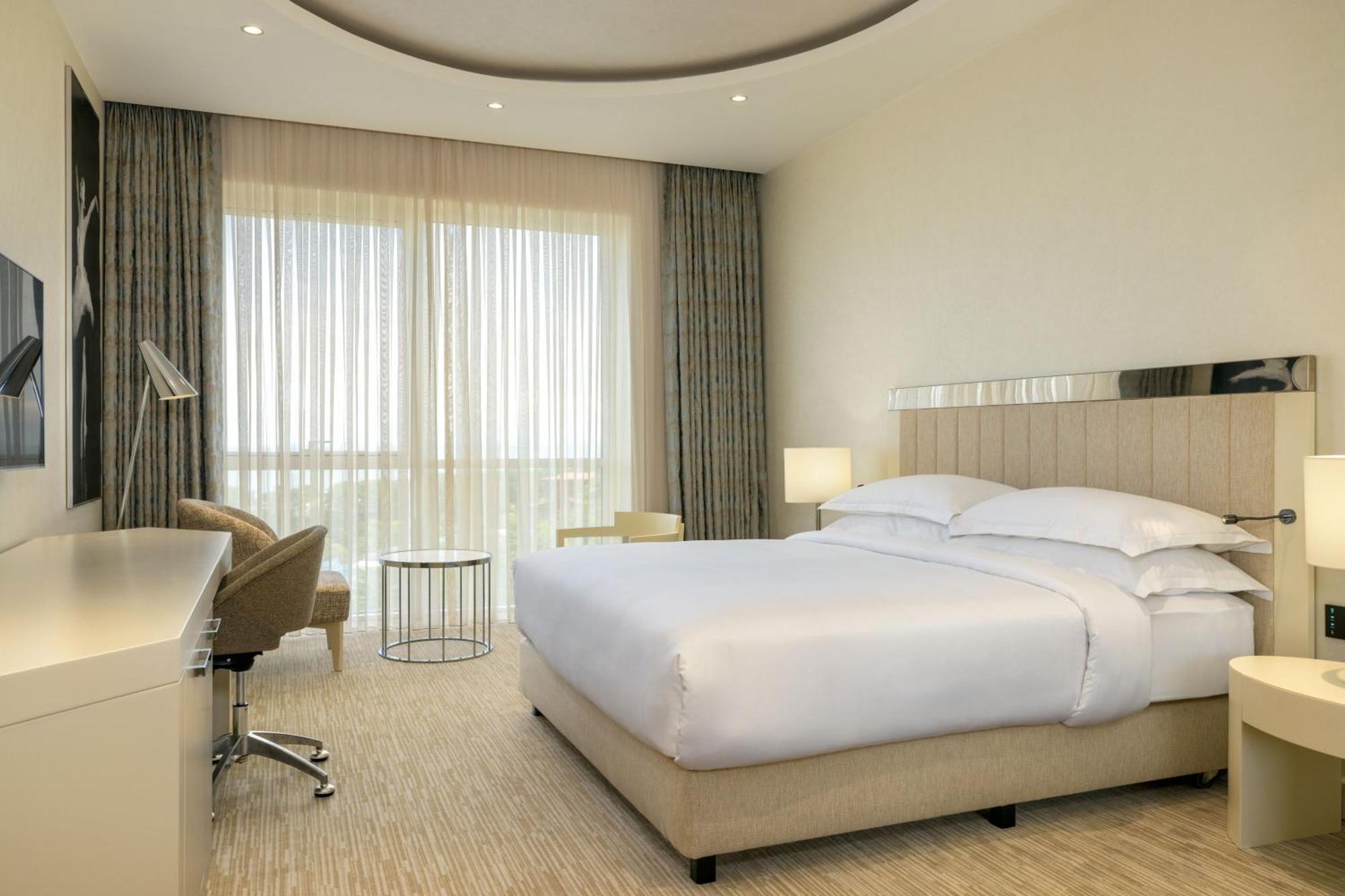 Sheraton Batumi Hotel Εξωτερικό φωτογραφία A bedroom at the hotel