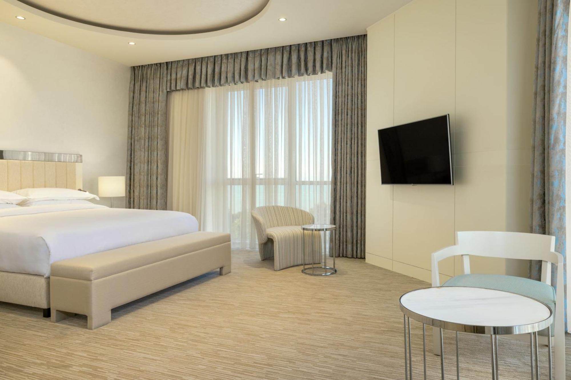 Sheraton Batumi Hotel Εξωτερικό φωτογραφία A bedroom at the hotel