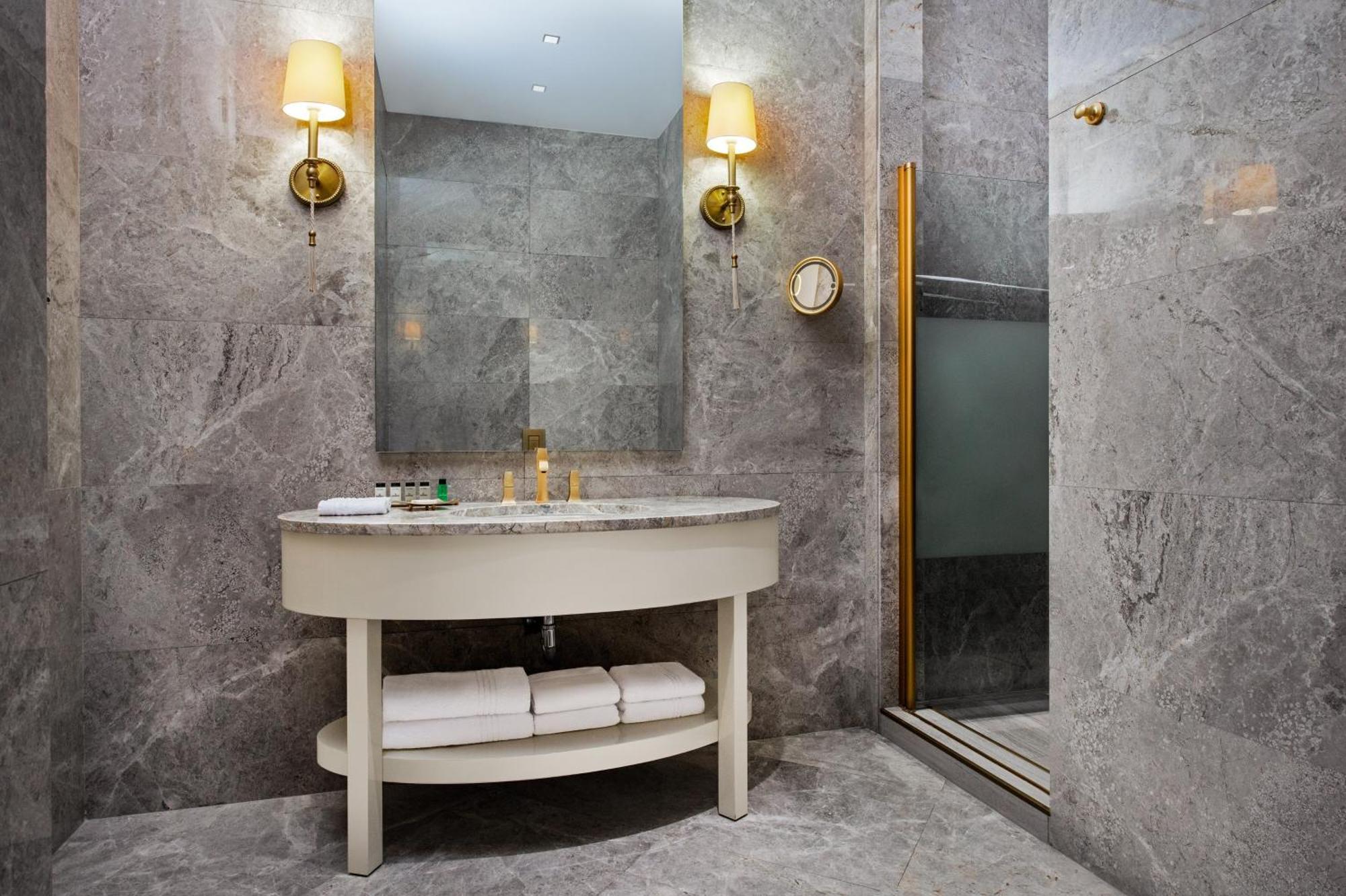 Sheraton Batumi Hotel Εξωτερικό φωτογραφία Bathroom