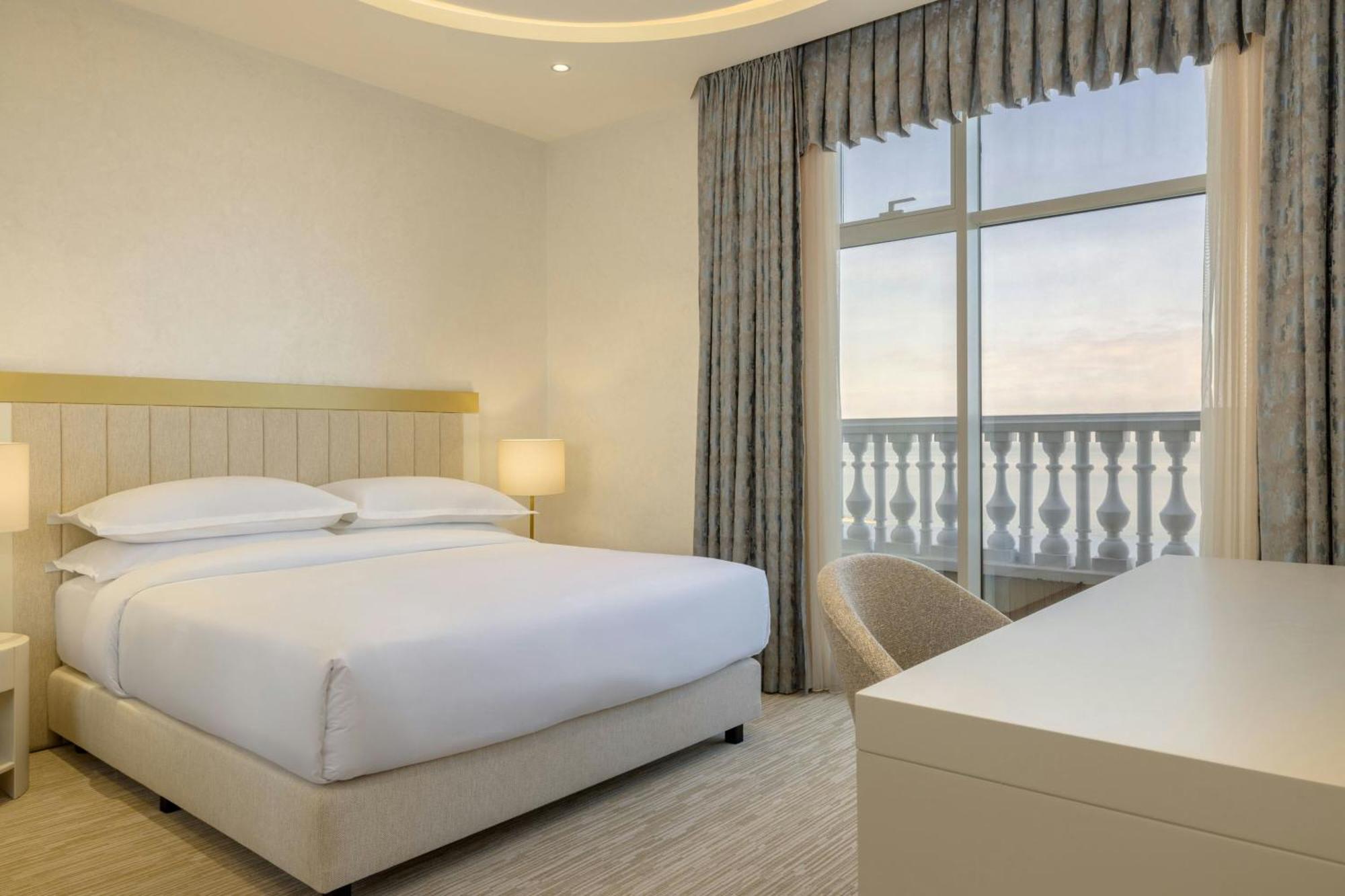 Sheraton Batumi Hotel Εξωτερικό φωτογραφία A bedroom at the hotel