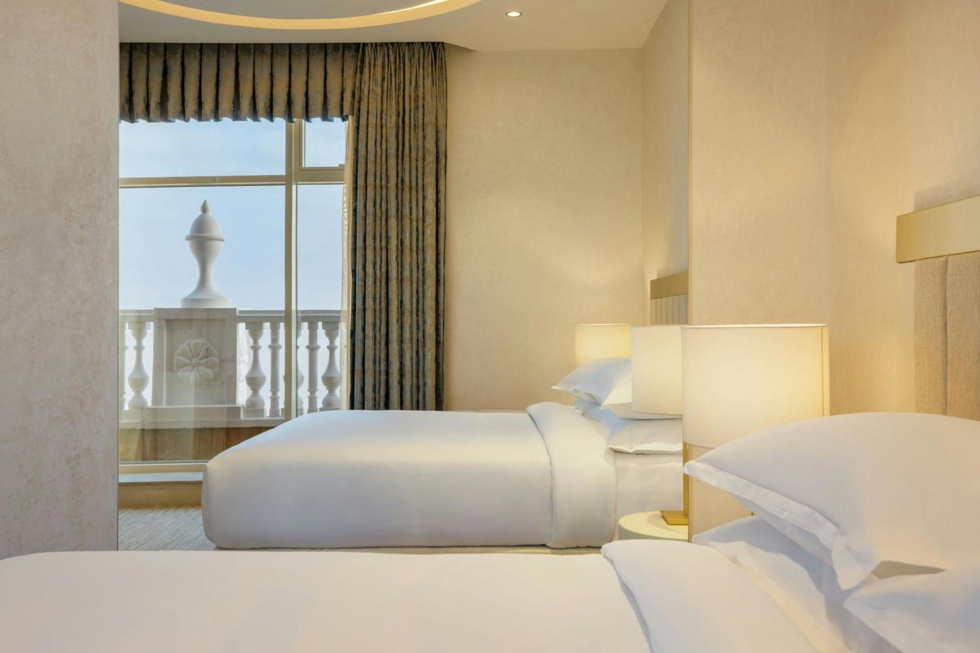 Sheraton Batumi Hotel Εξωτερικό φωτογραφία Deluxe room