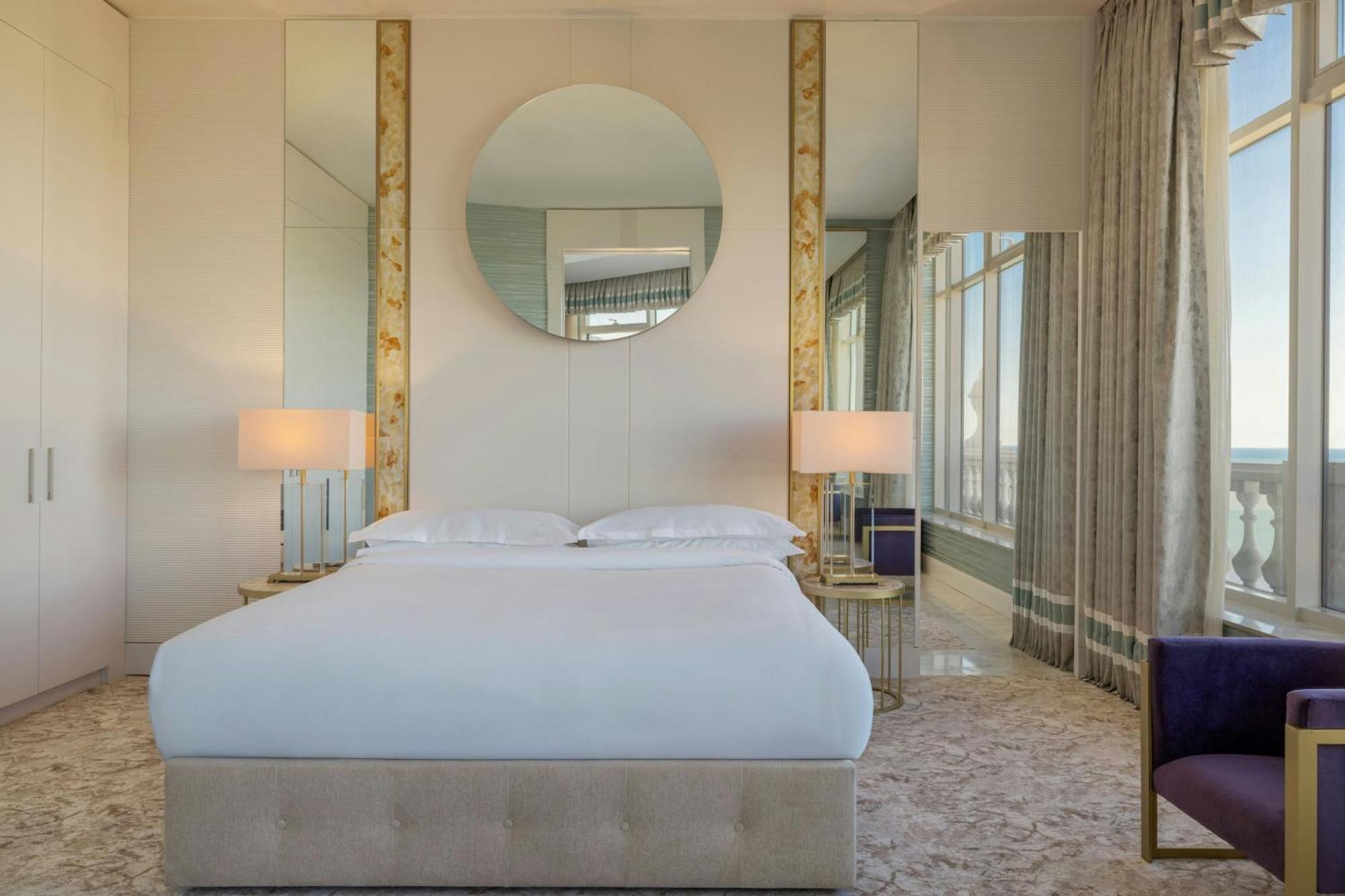 Sheraton Batumi Hotel Εξωτερικό φωτογραφία A bedroom at the hotel