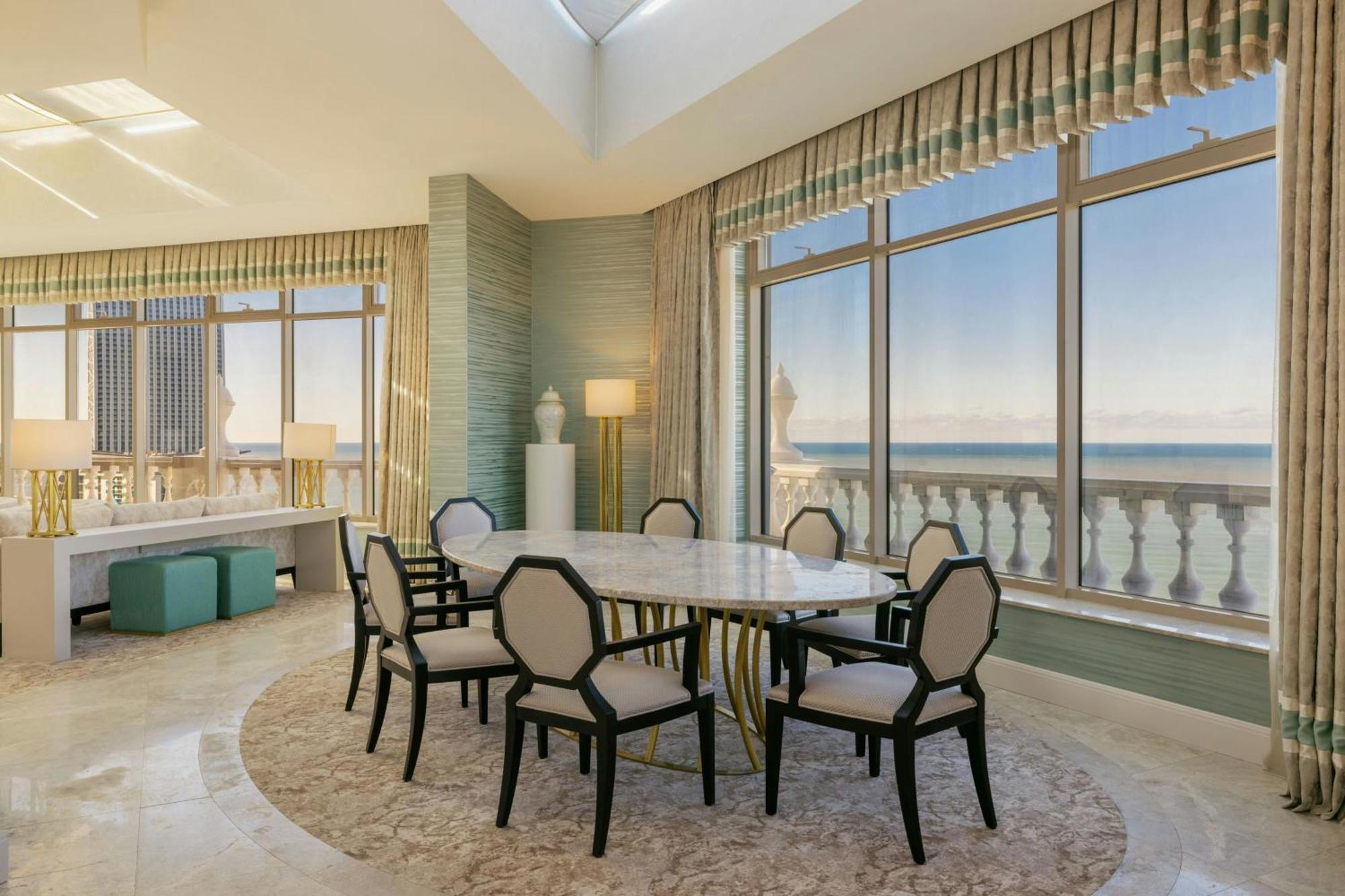 Sheraton Batumi Hotel Εξωτερικό φωτογραφία The dining room