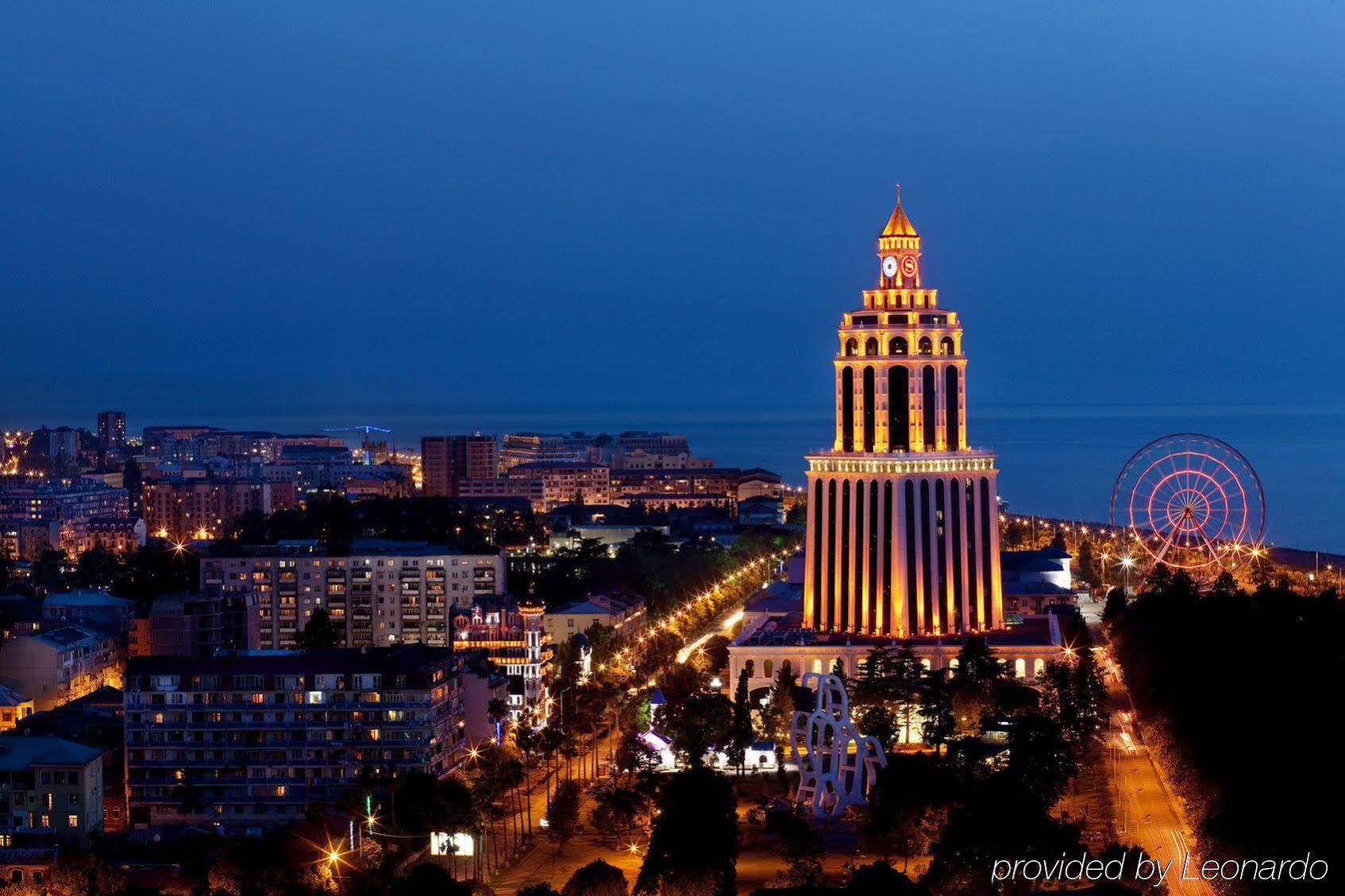 Sheraton Batumi Hotel Εξωτερικό φωτογραφία The Millennium Tower at night