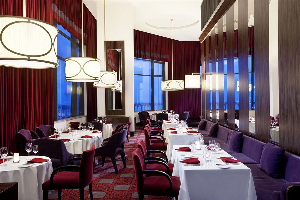 Sheraton Batumi Hotel Εξωτερικό φωτογραφία The restaurant