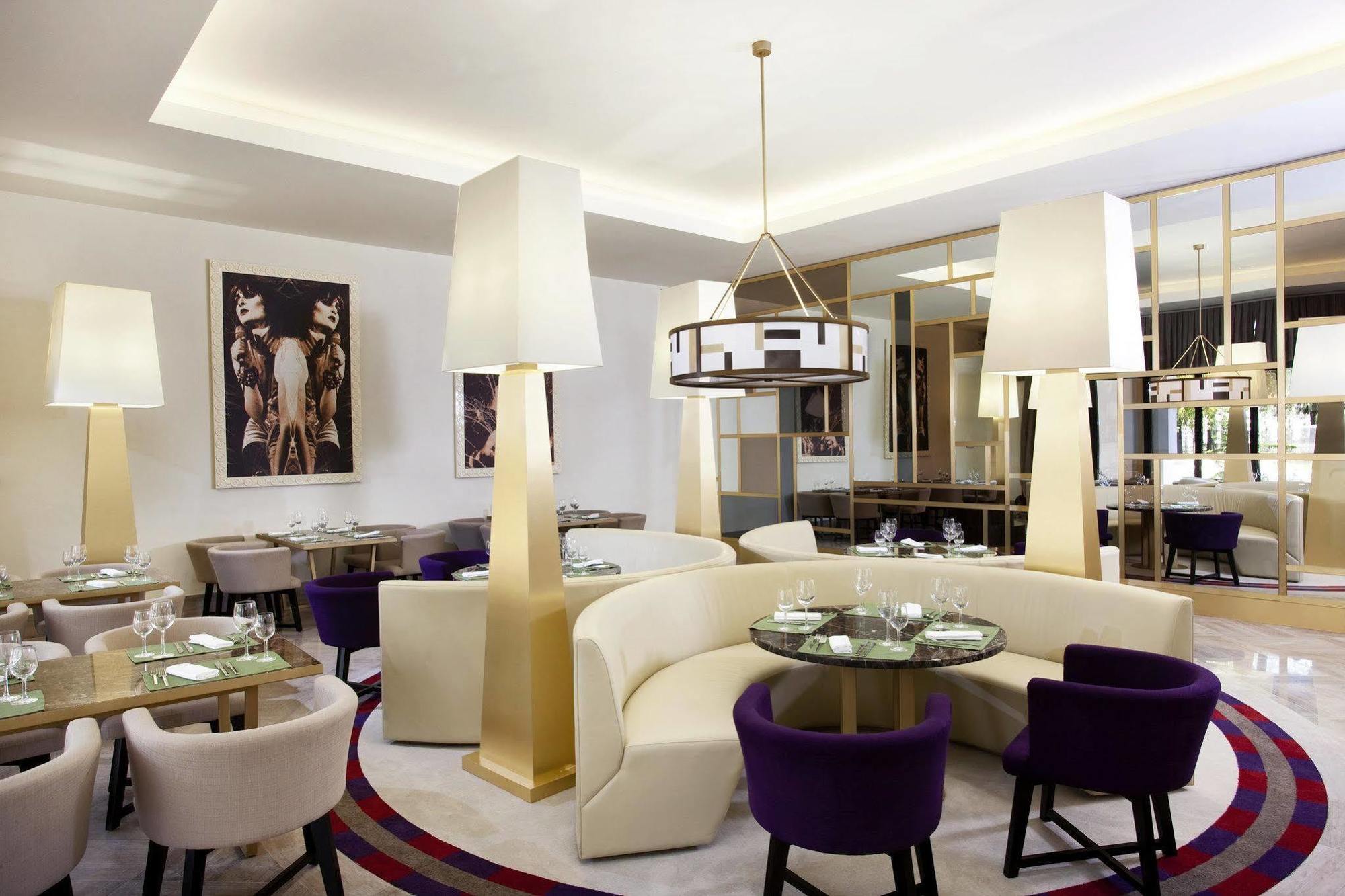 Sheraton Batumi Hotel Εξωτερικό φωτογραφία The interior of the restaurant